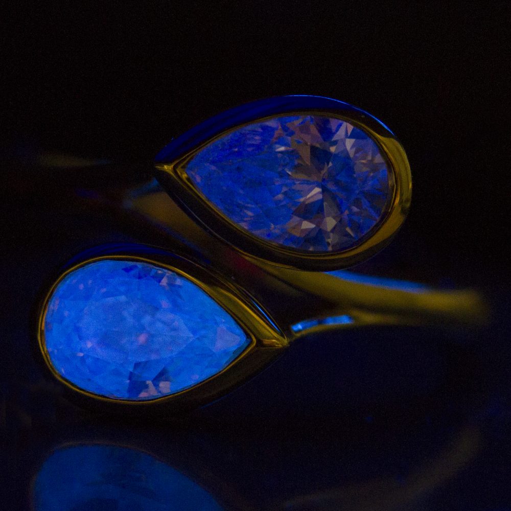 coloured diamond fluorescence