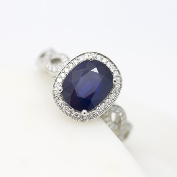 oval blue sapphire with diamond halo and twisted pave band