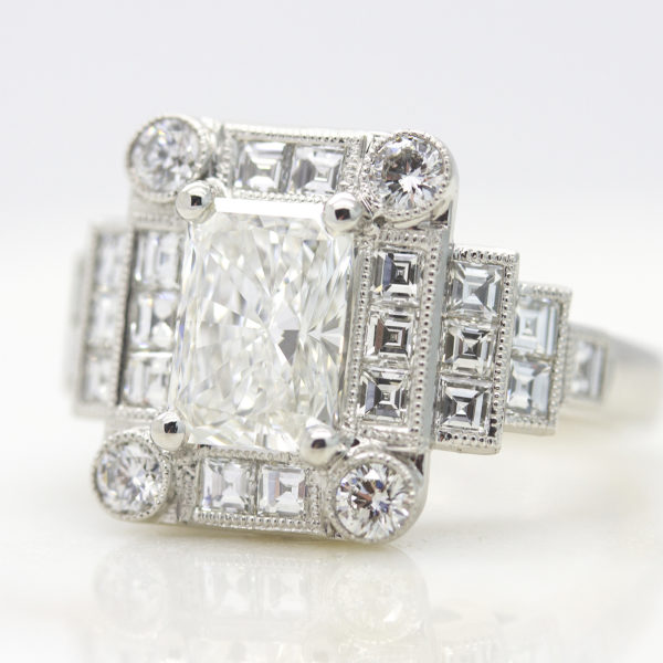 radiant-cut-diamond-with-round-and-carre-cut-diamond-halo